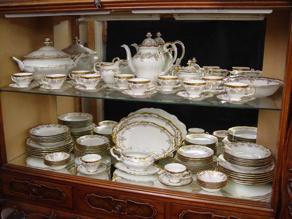 WEIMAR FINE GOLD DECORATED CHINA