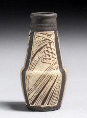 WELLER CLAYWOOD PINECONE VASE