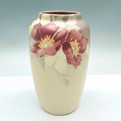 WELLER HUDSON LIGHT POTTERY VASE,