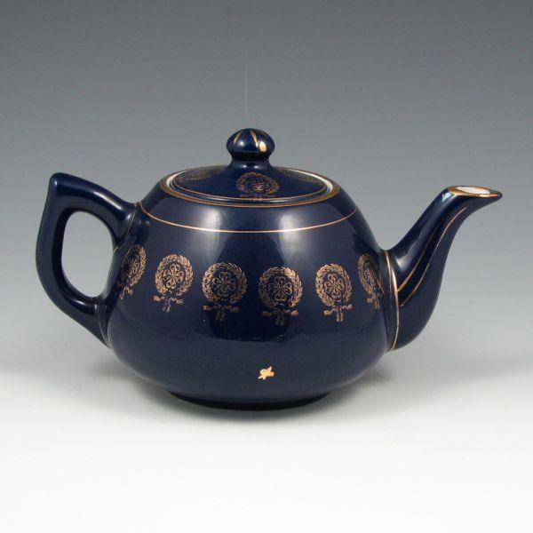 Weller lidded teapot in cobalt blue