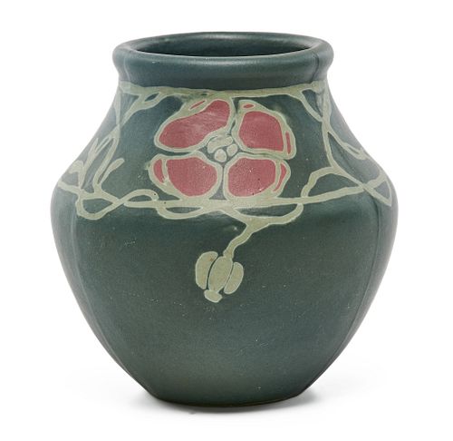 WELLER POTTERY VASEWeller