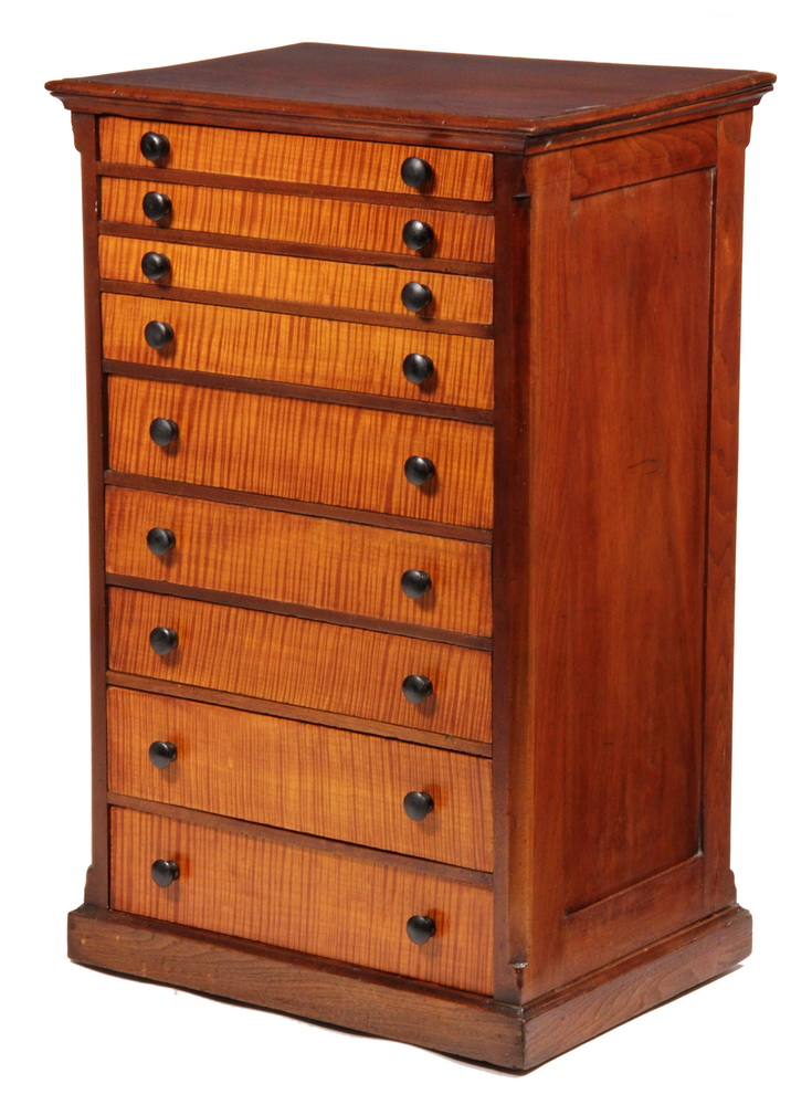 WELLINGTON CHEST - Late 19th c