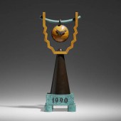 Wendell Castle. Trophy to Time