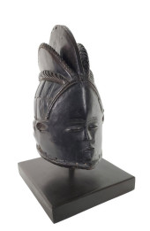 WEST AFRICAN TRIBAL CARVED BUN