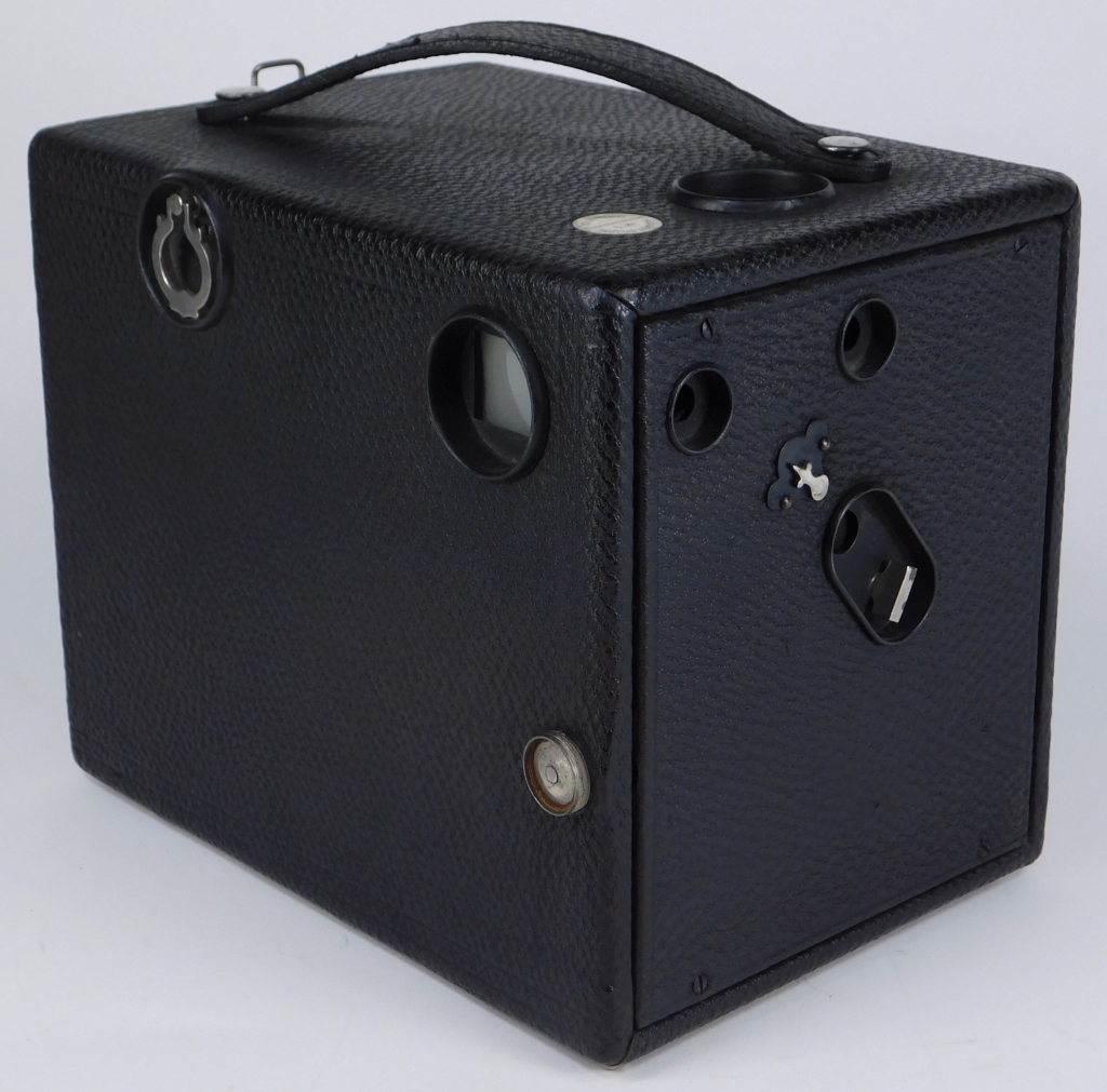 WESTERN CAMERA MAGAZINE CYCLONE NO.