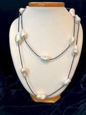 WHITE BAROQUE FRESH WATER PEAR