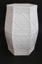 WHITE CERAMIC HEXAGONAL GARDEN