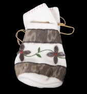 WHITE DUFFEL PURSE WITH SEALSK
