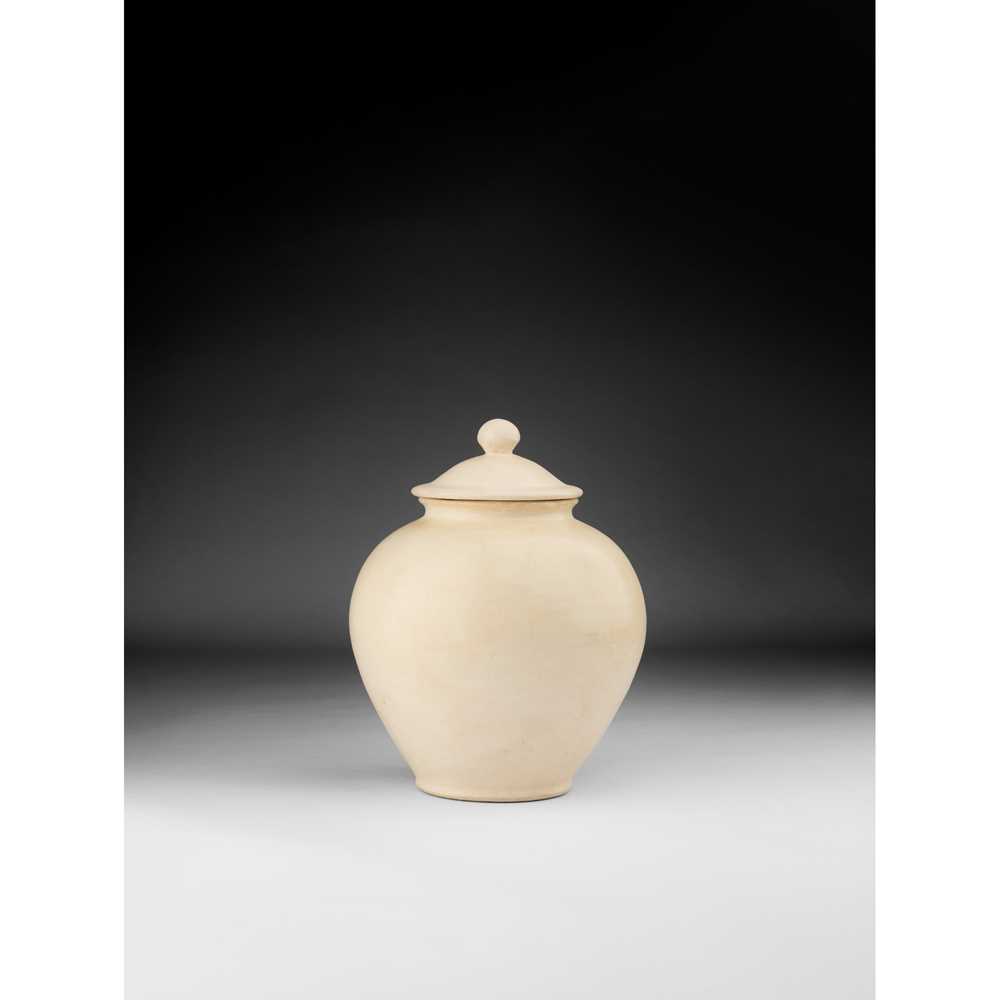 WHITE-GLAZED JAR AND COVER TANG