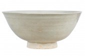 WHITE-GLAZED KOREAN CERAMIC BO