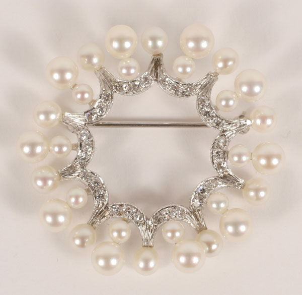 White gold 14K round brooch