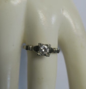 WHITE GOLD 14KT SOLITAIRE ENGA