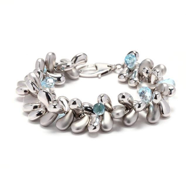 WHITE GOLD AND BLUE TOPAZ BRACELET,