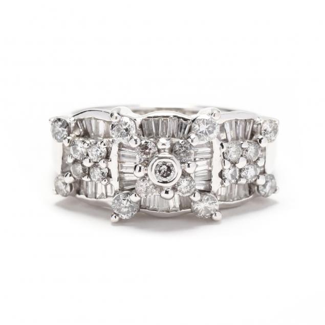 WHITE GOLD AND DIAMOND RING In a