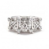 WHITE GOLD AND DIAMOND RING In