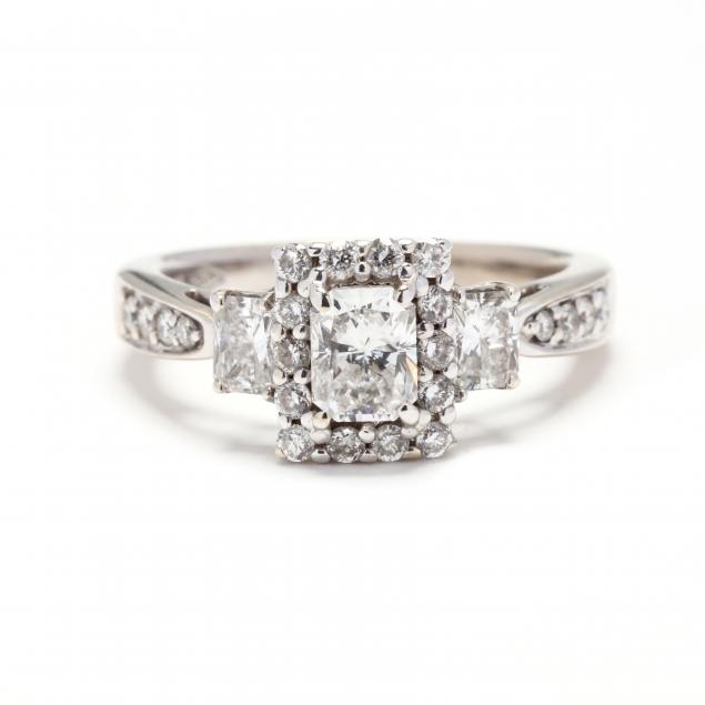 WHITE GOLD AND DIAMOND RING