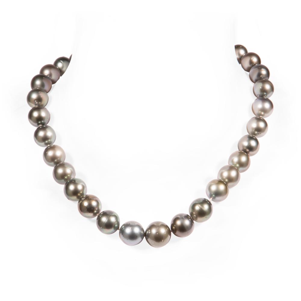 WHITE GOLD AND TAHITIAN SOUTH SEA