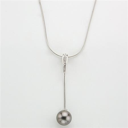 White Gold, Diamond and Black