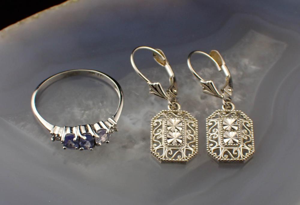 WHITE GOLD RING AND DANGLE