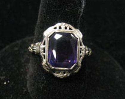 White gold ring with rectangular