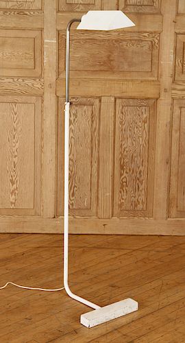 WHITE IRON FLOOR LAMP MANNER CEDRIC