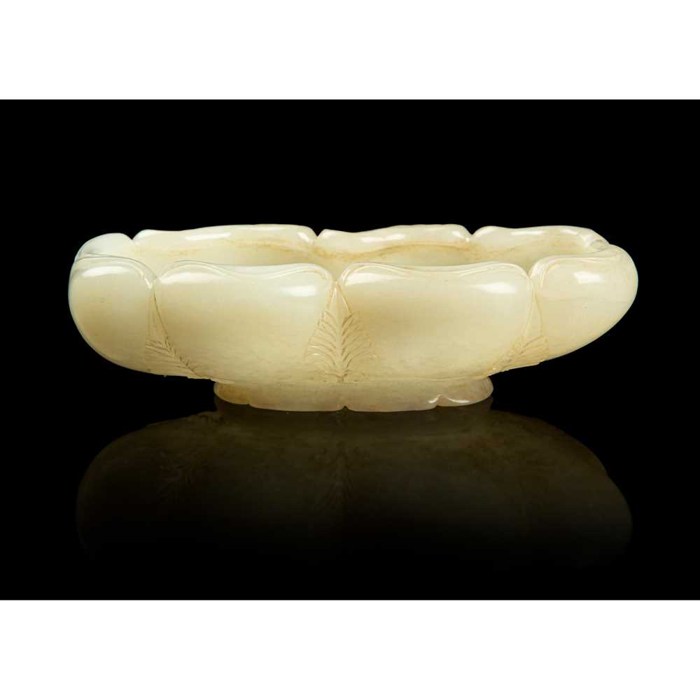 WHITE JADE FOLIATED BRUSH WASHER