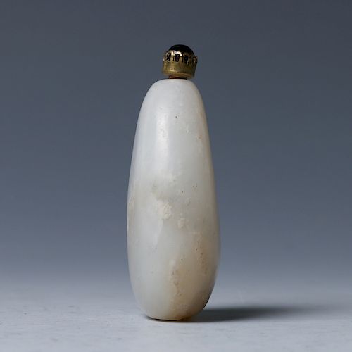 WHITE JADE PEBBLE FORM SNUFF