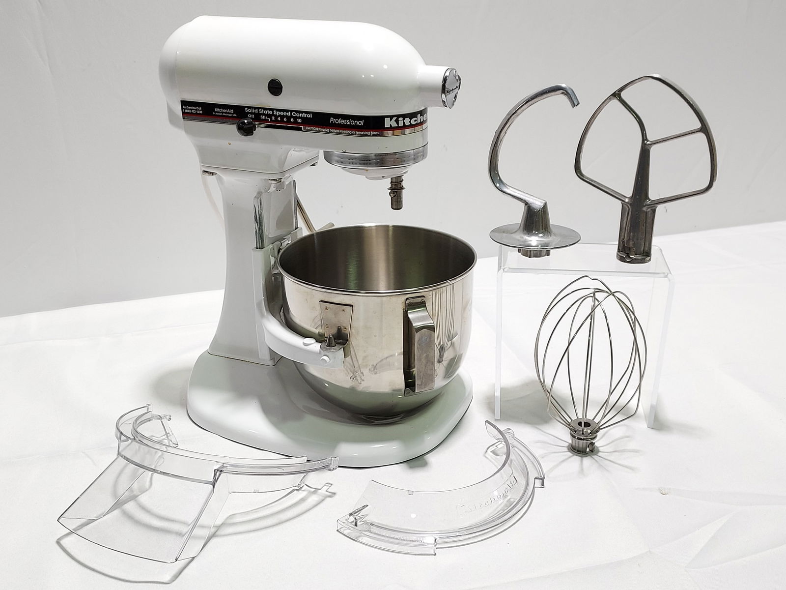 WHITE KITCHENAID MIXER - MODEL