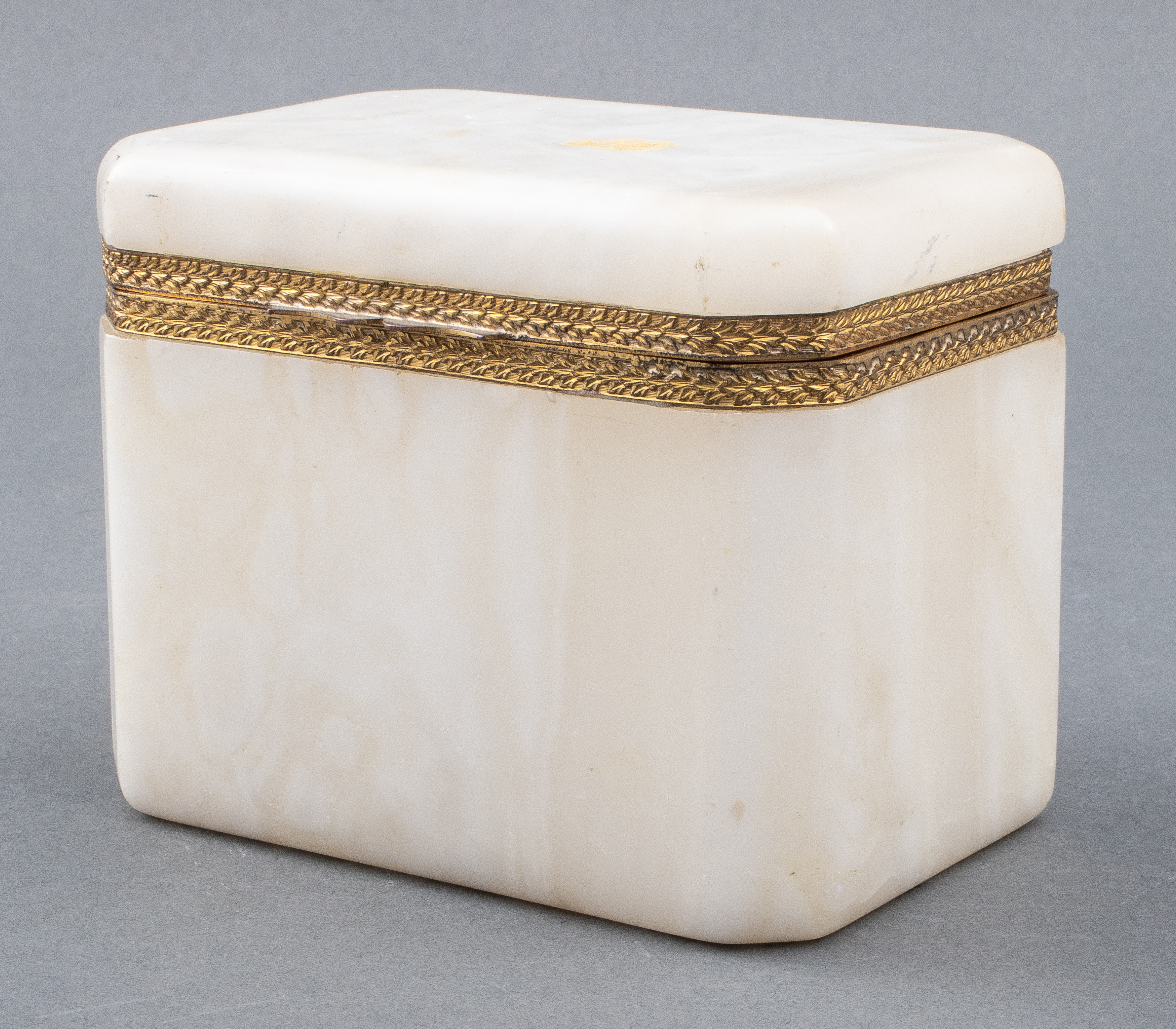 WHITE MARBLE DECORATIVE BOX WITH