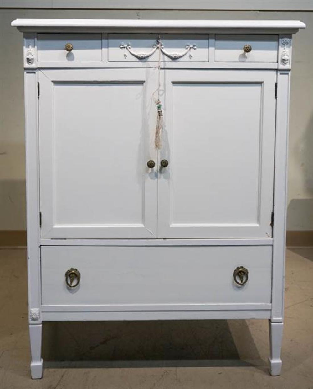 WHITE PAINTED BLANKET CHEST,