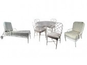 WHITE PAINTED PATIO SETcompris