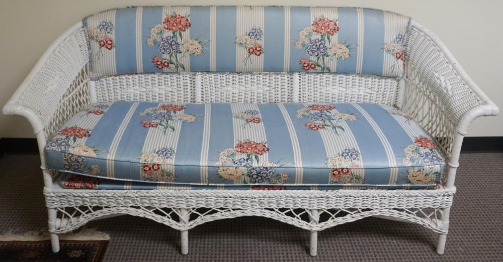 WHITE PAINTED WICKER SOFA L: 69 3/4