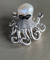 WHITE SOUTH SEA PEARL OCTOPUS