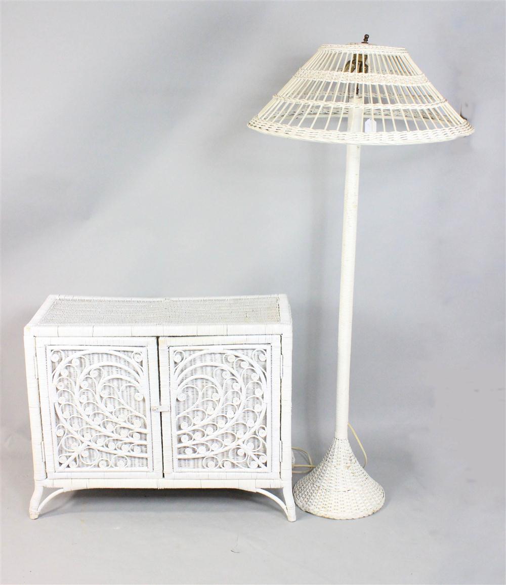 WHITE WICKER GROUP INCLUDING A