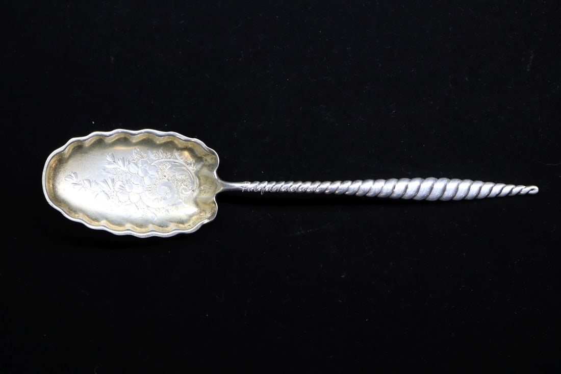 WHITING OVAL TWIST ENGRAVED SUGAR