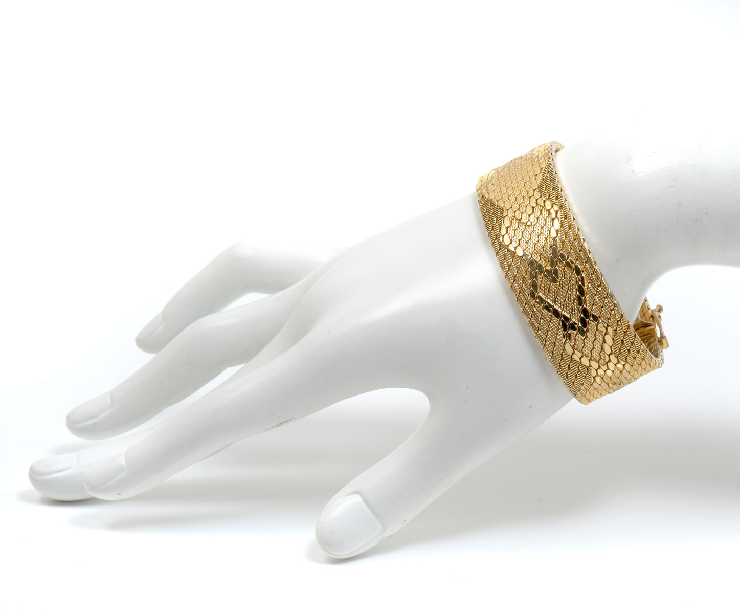 WIDE 18K GOLD BRACELET: 18K