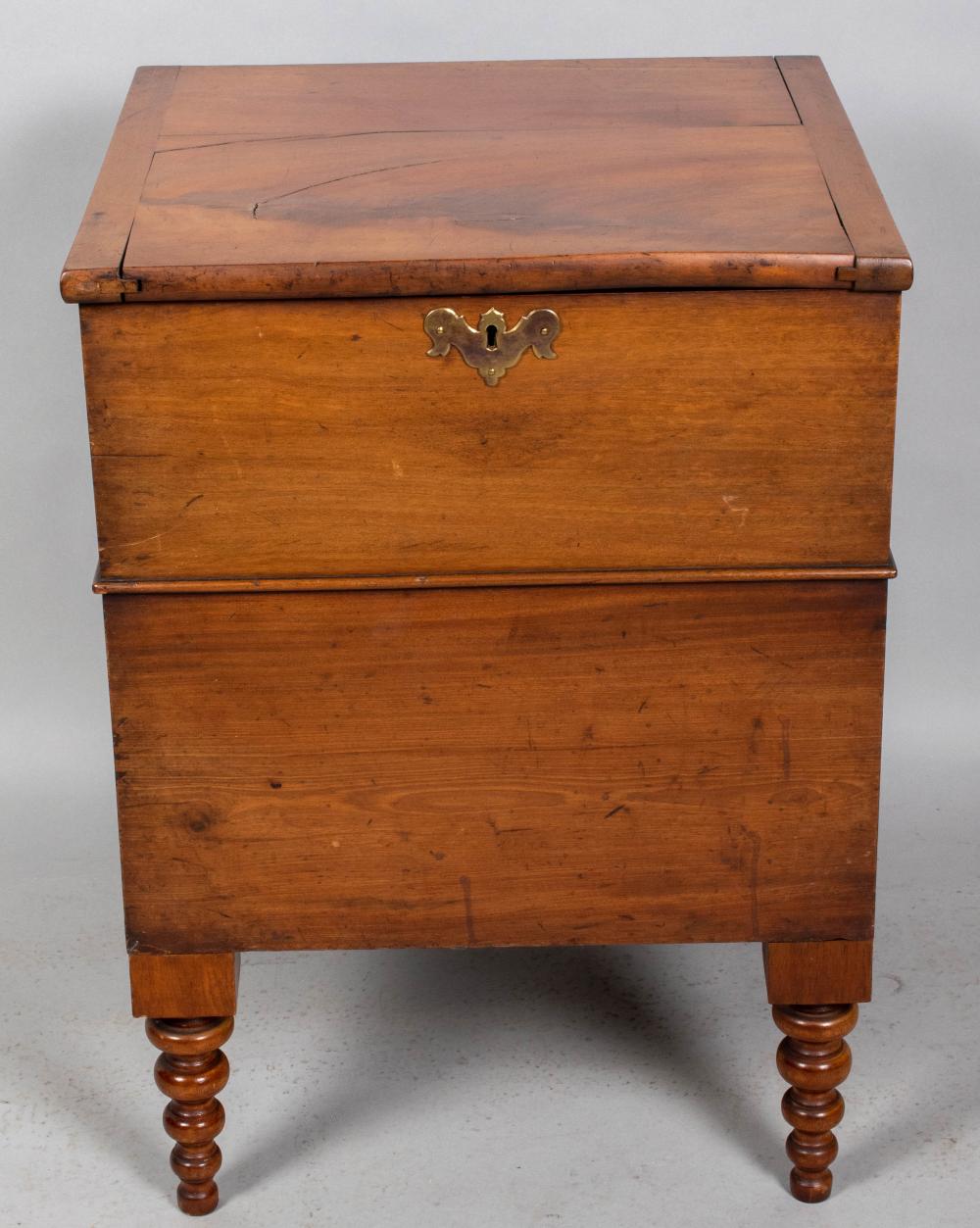 WILLIAM IV MAHOGANY CELLARETTE,