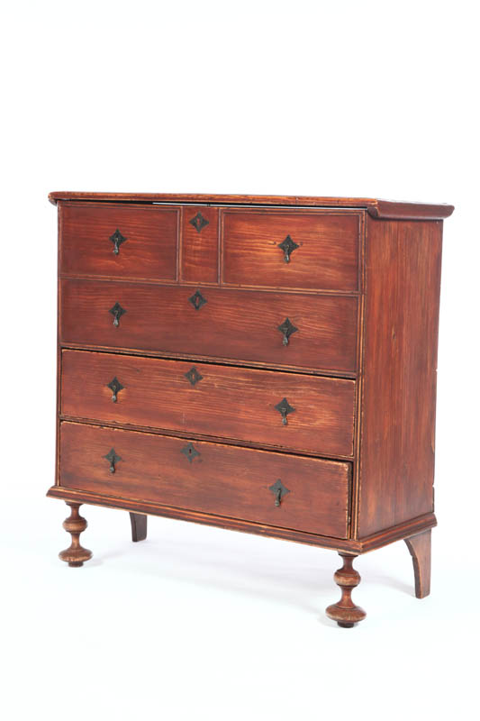 WILLIAM & MARY BLANKET CHEST. 