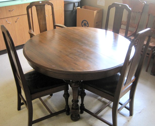 WILLIAM & MARY STYLE WALNUT
