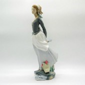 WIND BLOWN GIRL 1004922 - LLAD