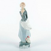 WIND BLOWN GIRL 1004922 - LLAD