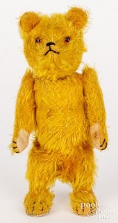 WIND-UP WALKING MOHAIR BEARWin