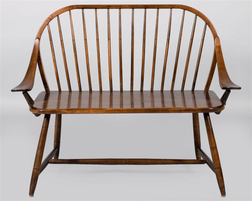 WINDSOR STYLE STAINED SETTEEWINDSOR