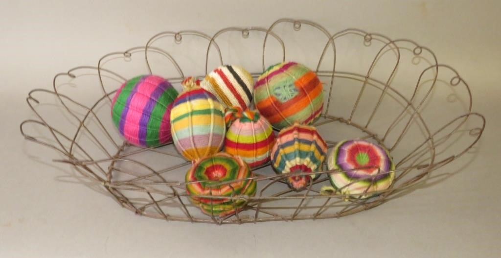 WIRE TABLE BASKET WITH 8 COLORFUL