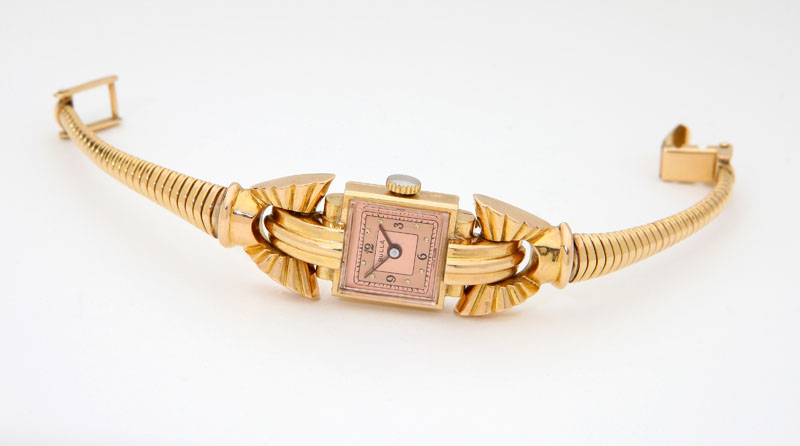 With square two-tone pink dial