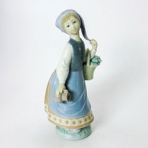 WOMAN WITH SCARF 1005024 - LLADRO