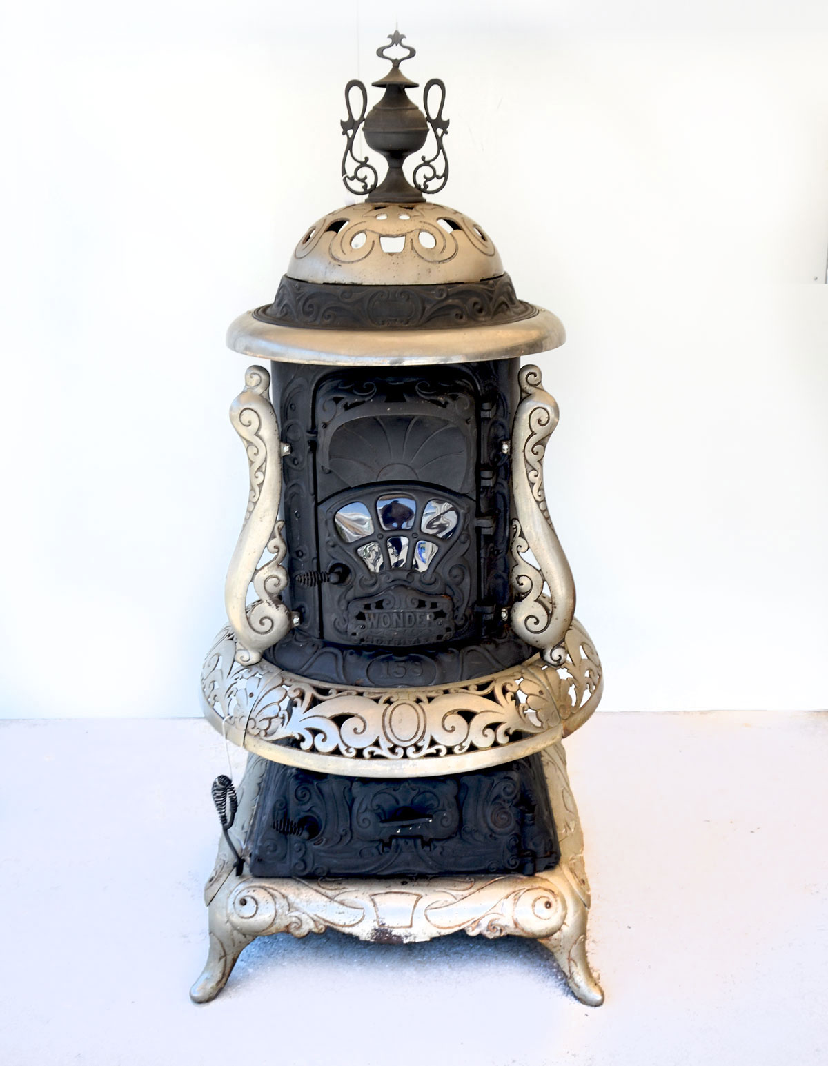 WONDER BLAST CAST IRON STOVE: Large