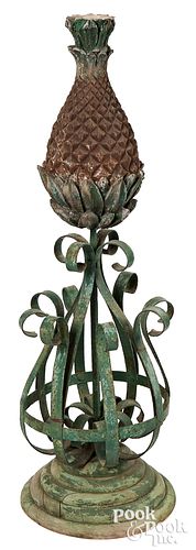 WOOD AND IRON PINEAPPLE