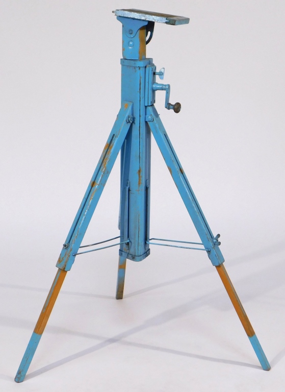 WOOD AND METAL CRANK TRIPOD Wood