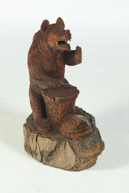 WOOD CARVING OF A BEAR. 